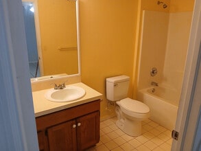 5144 28th St SW in Lehigh Acres, FL - Foto de edificio - Building Photo