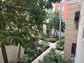 17125 N Bay Rd in Sunny Isles Beach, FL - Foto de edificio - Building Photo