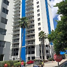 5085 NW 7th St in Miami, FL - Building Photo - Building Photo