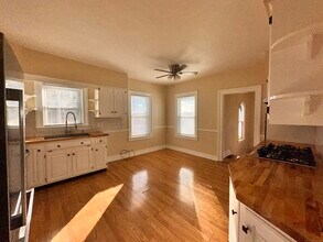 34 N Spring St in Ansonia, CT - Building Photo - Building Photo