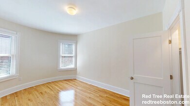 1595 Beacon St, Unit 3 in Brookline, MA - Building Photo - Building Photo