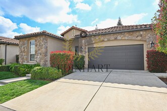 11360 N Via Milano Way in Fresno, CA - Building Photo - Building Photo