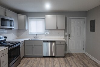 6012 Barton St, Unit Unit C in Shawnee, KS - Foto de edificio - Building Photo