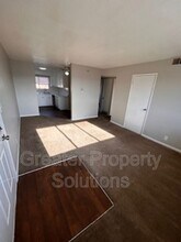5107 NW Karen Blvd in Riverside, MO - Building Photo - Building Photo