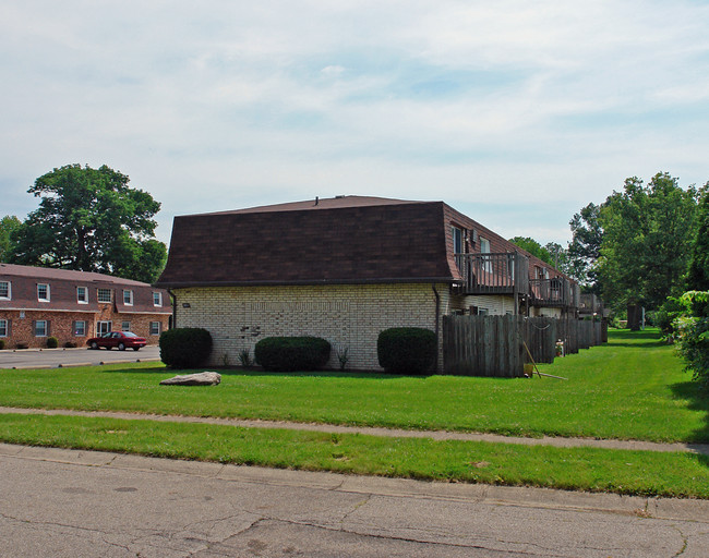 990 Somerset Dr in Miamisburg, OH - Building Photo - Building Photo