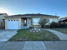 2712 El Rey St in Antioch, CA - Building Photo