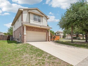 1700 Strobel Ln in Austin, TX - Foto de edificio - Building Photo