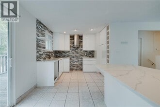 595 Pioneer Dr in Kitchener, ON - Building Photo - Building Photo