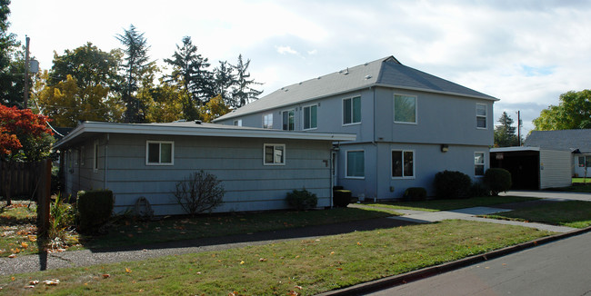 1112-1118 7th St NW in Salem, OR - Foto de edificio - Building Photo