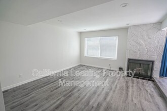9025 Willis Ave in Los Angeles, CA - Building Photo - Building Photo