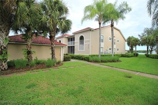 2770 Cypress Trace Cir in Naples, FL - Building Photo