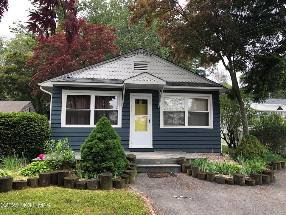 309 Elizabeth Ave in Toms River, NJ - Building Photo