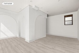 960 DeKalb Ave in Brooklyn, NY - Foto de edificio - Building Photo