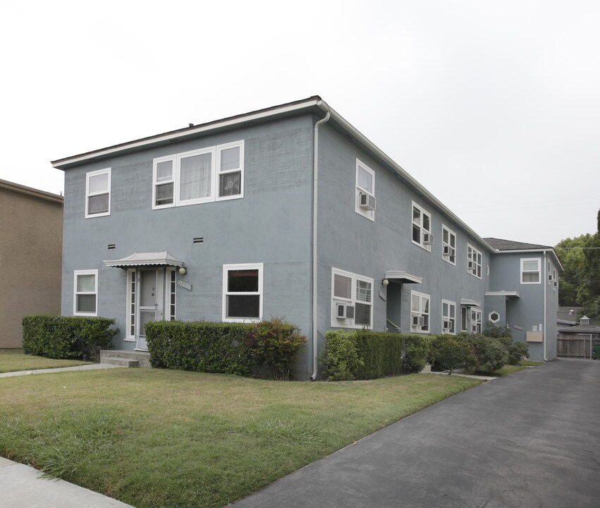 12006 Magnolia Blvd in Valley Village, CA - Building Photo