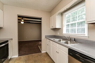 207 Osmond Dr in Taylors, SC - Building Photo - Building Photo