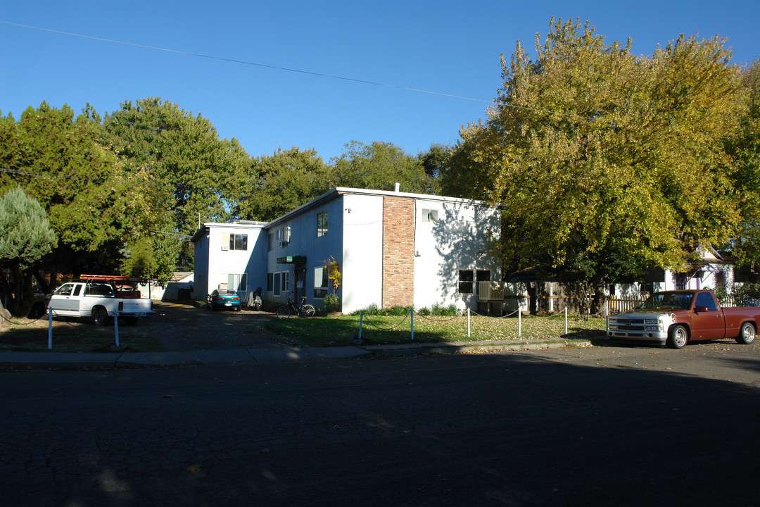 401 Hickory St in Chico, CA - Foto de edificio