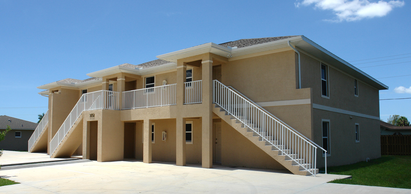 Santa Barbara Commons in Cape Coral, FL - Building Photo