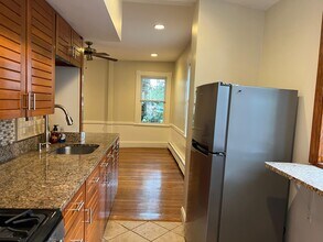 32 Lynde St, Unit 1 Rear in Salem, MA - Building Photo - Building Photo