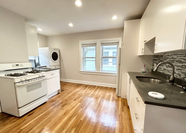 120 Hillside St, Unit 2 in Boston, MA - Building Photo - Building Photo
