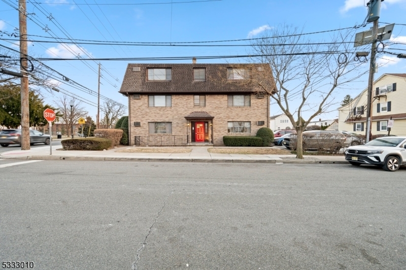 685 Van Houten Ave in Clifton, NJ - Building Photo