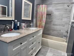 61 Curtis Ct in Kendall Park, NJ - Building Photo - Building Photo