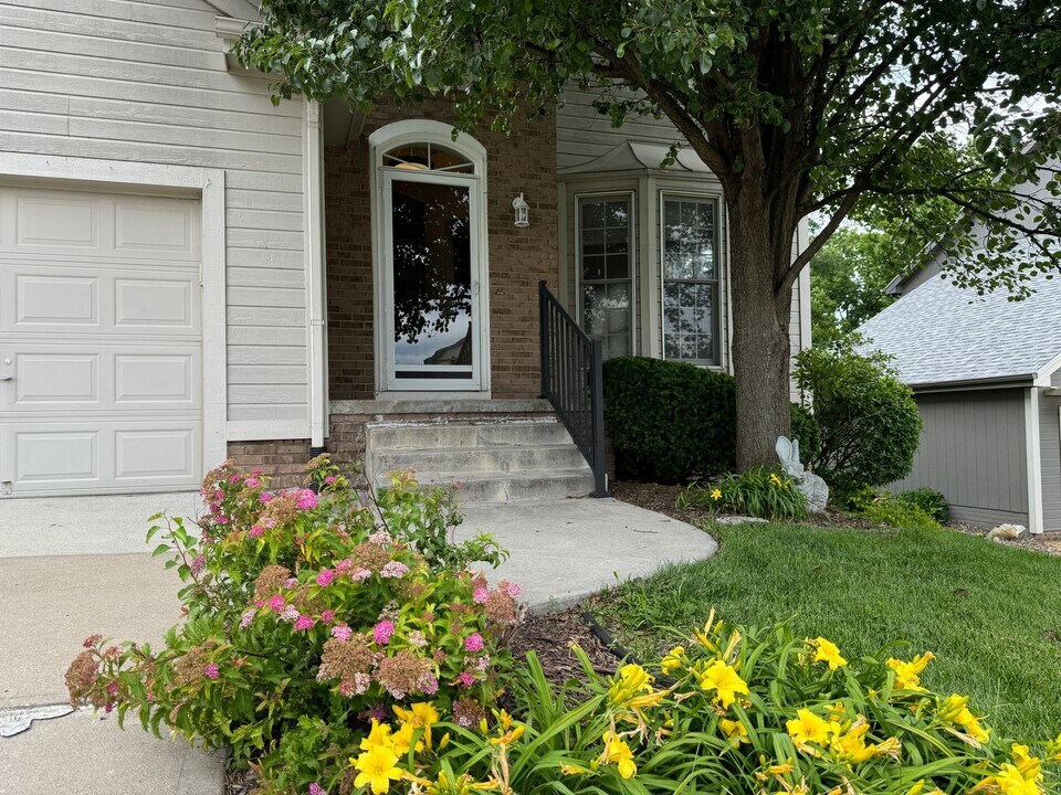 546 S 188th Ave Cir in Omaha, NE - Foto de edificio