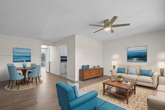 100 SW 132nd Way in Pembroke Pines, FL - Foto de edificio - Building Photo