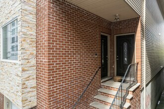 340 Saint Pauls Ave in Jersey City, NJ - Foto de edificio - Building Photo