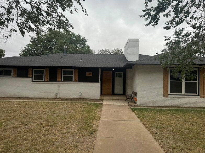 1615 Harvard Ave, Unit 060 in Midland, TX - Building Photo