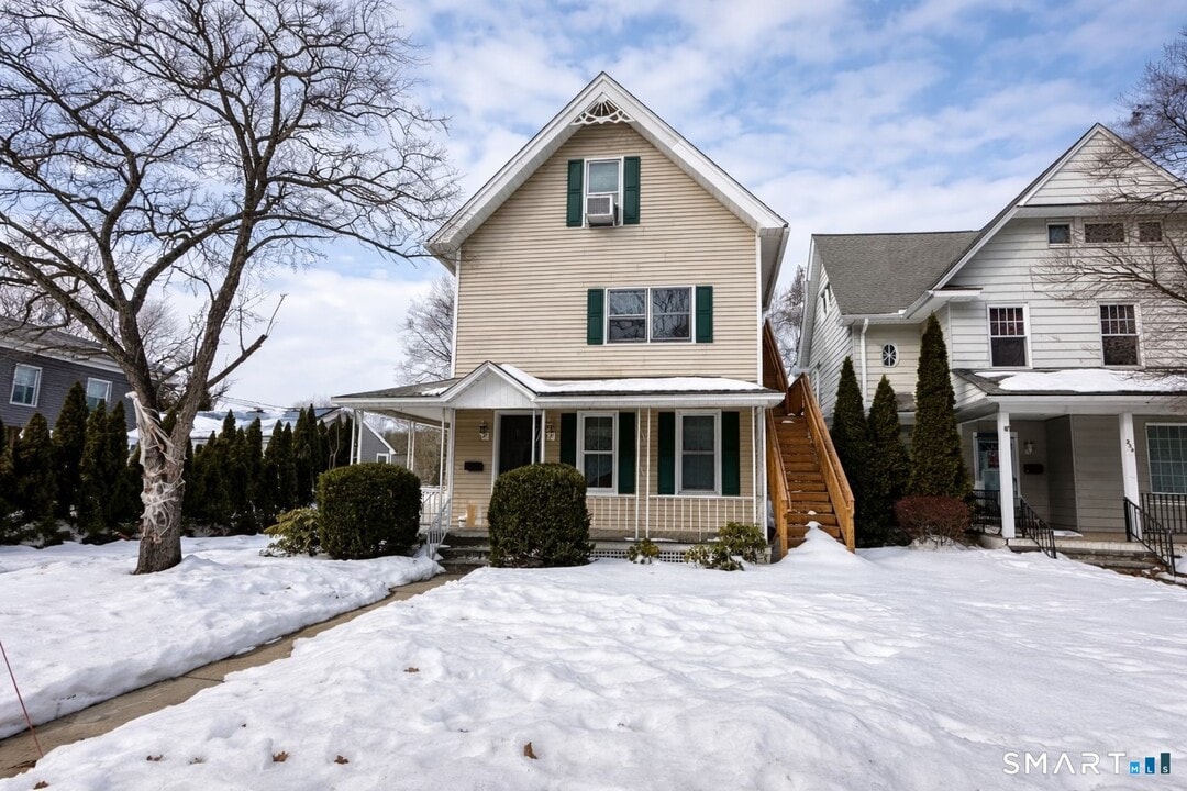 230 N Main St in Naugatuck, CT - Building Photo