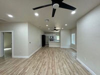 1121 W Gramercy Pl in San Antonio, TX - Foto de edificio - Building Photo