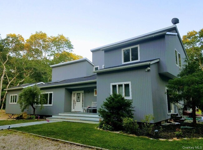 property at 10 Skyes Neck Ct