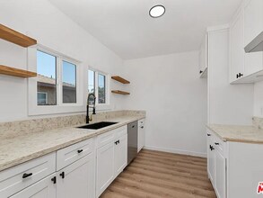 672 E 119th St in Los Angeles, CA - Building Photo - Building Photo