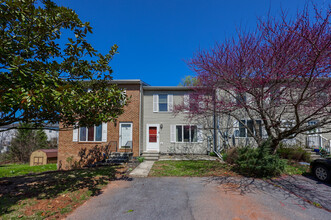 76 Persian Lilac Dr in Etters, PA - Building Photo - Building Photo
