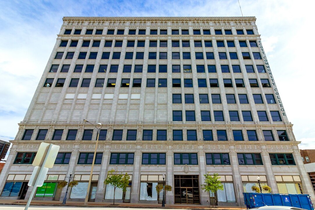 Kahl Lofts in Davenport, IA - Building Photo