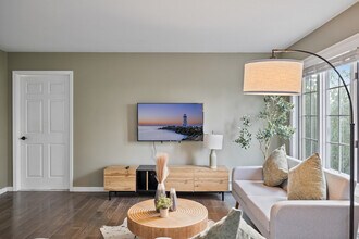 321 Museum Village Rd in Monroe, NY - Building Photo - Building Photo