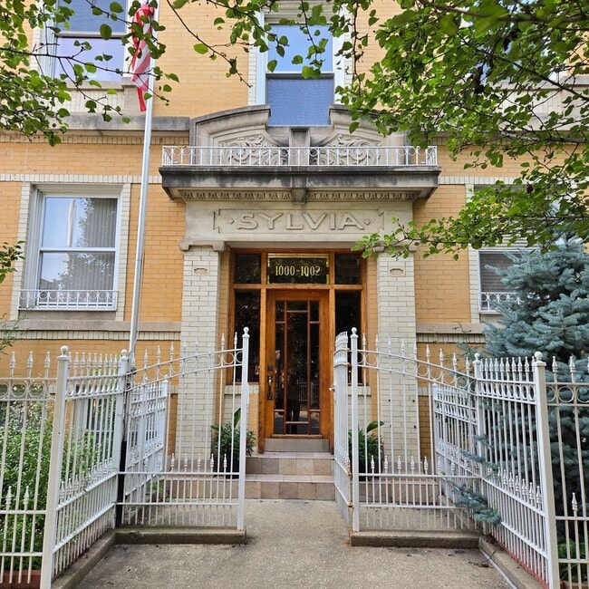 property at 1000 N Oakley Blvd