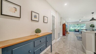 7820 Palm Aire Ln in Sarasota, FL - Building Photo - Building Photo