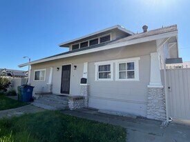 1402 Alhambra Rd in Alhambra, CA - Building Photo