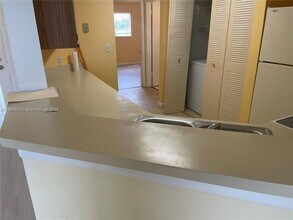 3401 NW 44th St in Lauderdale Lakes, FL - Building Photo - Building Photo