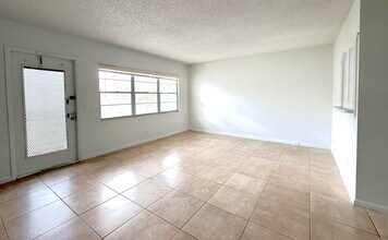 563 Fanshaw N in Boca Raton, FL - Building Photo - Building Photo