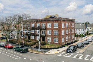 390-392 Fellswat W in Medford, MA - Building Photo