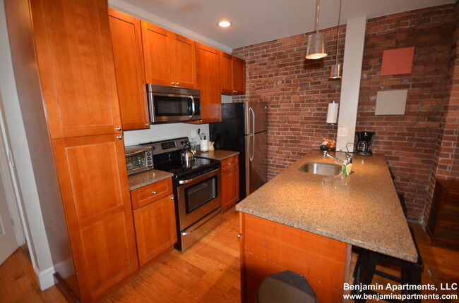 8 Garrison St, Unit 2 in Boston, MA - Building Photo - Building Photo