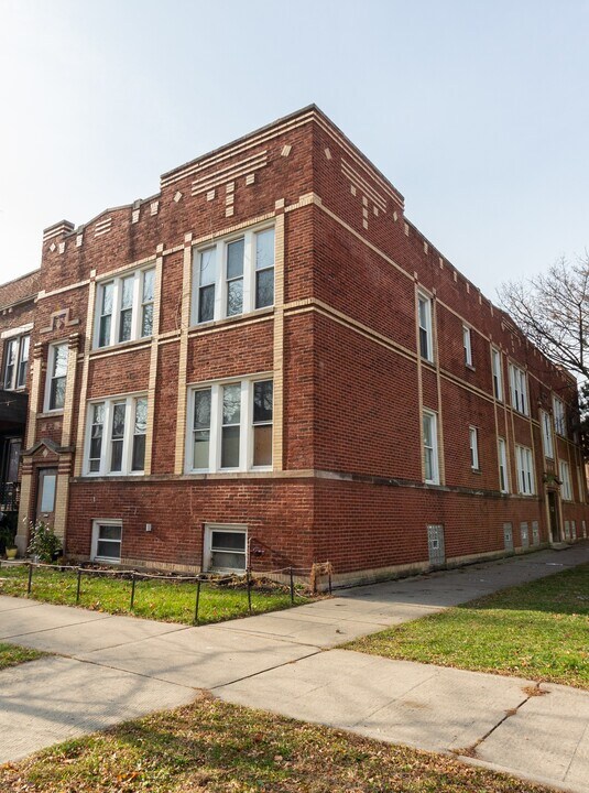3643 W School St in Chicago, IL - Building Photo