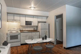 Belle West in Akron, OH - Building Photo - Building Photo