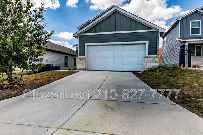 266 Jaycen Ln in New Braunfels, TX - Building Photo - Building Photo
