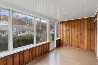 1701 Farmington Ave in Farmington, CT - Building Photo - Building Photo