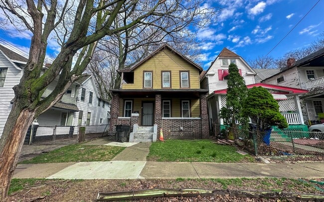 1427 E 61st St in Cleveland, OH - Building Photo - Building Photo