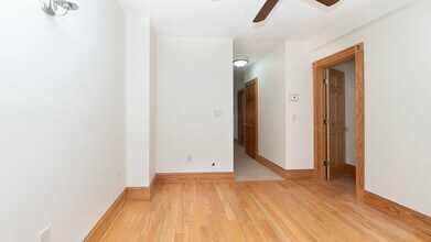 46 Garden St, Unit 3 in Boston, MA - Foto de edificio - Building Photo