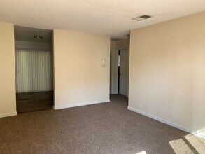 514 N Locust St in Visalia, CA - Foto de edificio - Building Photo